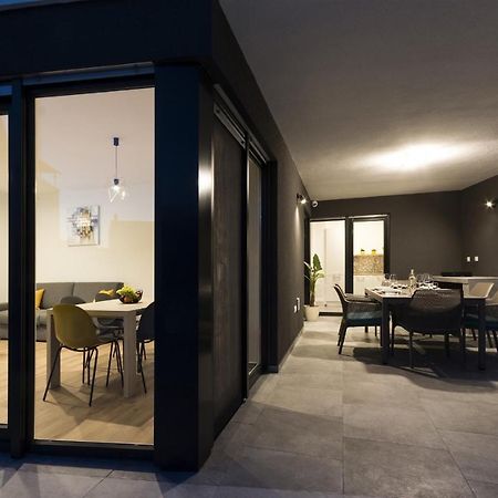 Modern 3-Bedroom Villa With A Private Pool بولا المظهر الخارجي الصورة